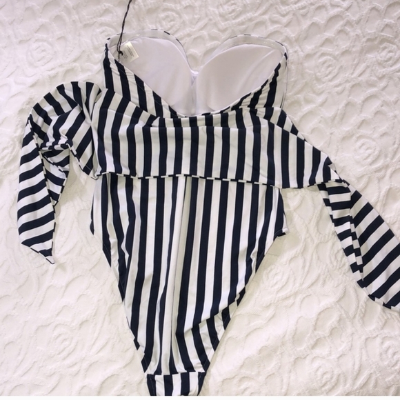 WeWoreWhat NWT Capri Bandeau One Piece Swimsuit Size L - Picture 5 of 8